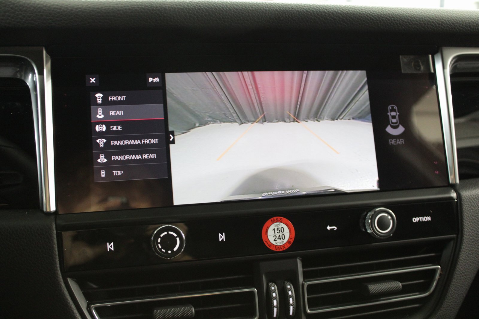 Used 2025 Porsche Macan image 32