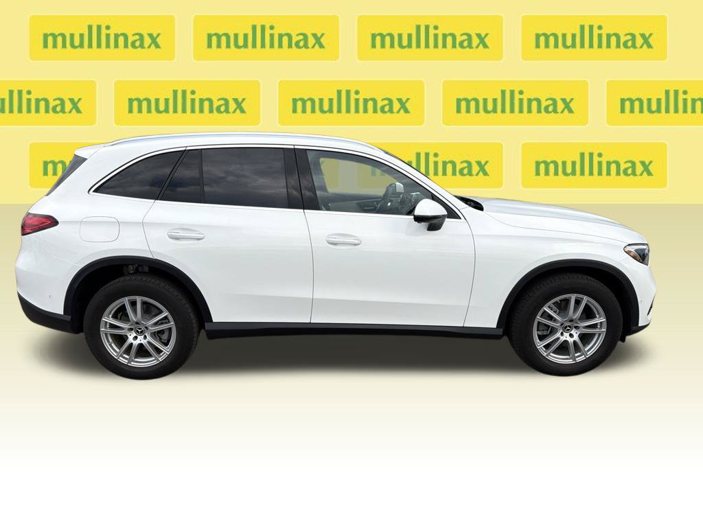 Used 2025 Mercedes-Benz GLC 300 image 11