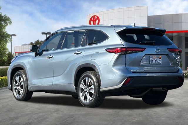 Certified 2021 Toyota Highlander XLE image 9