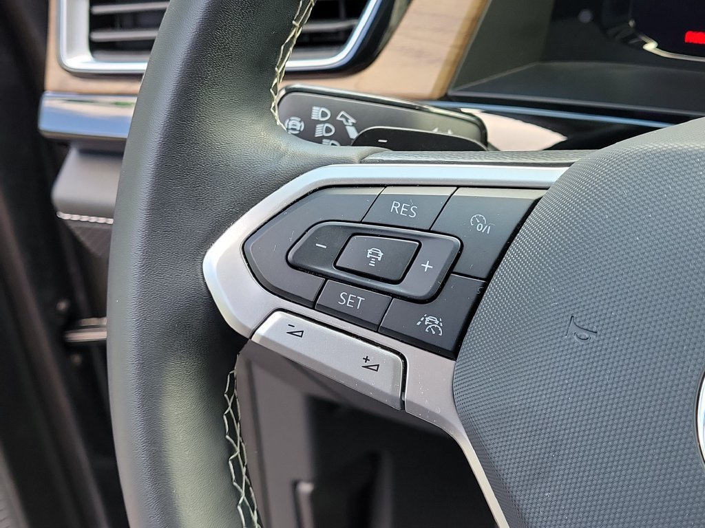 Certified 2024 Volkswagen Atlas SE FWD image 29