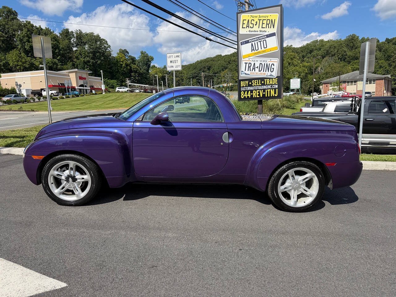 Used 2004 Chevrolet SSR w/ Preferred Equipment Group RWD image 2