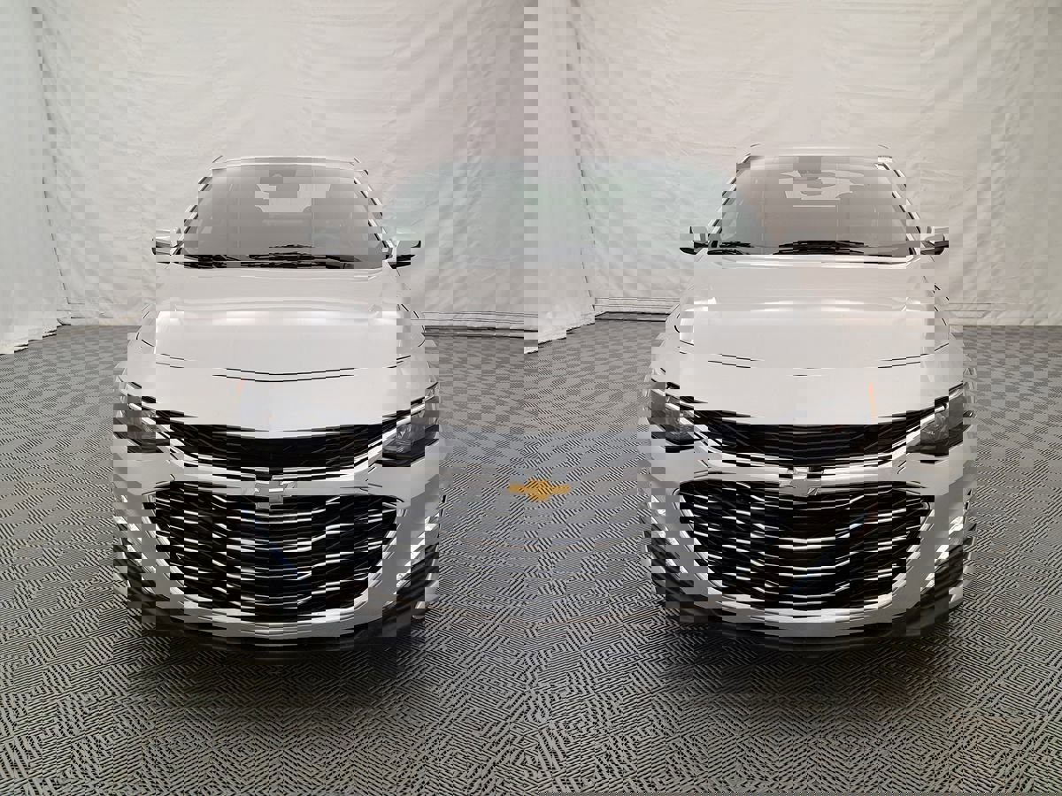 Used 2019 Chevrolet Malibu LT w/ Driver Confidence Package II image 2