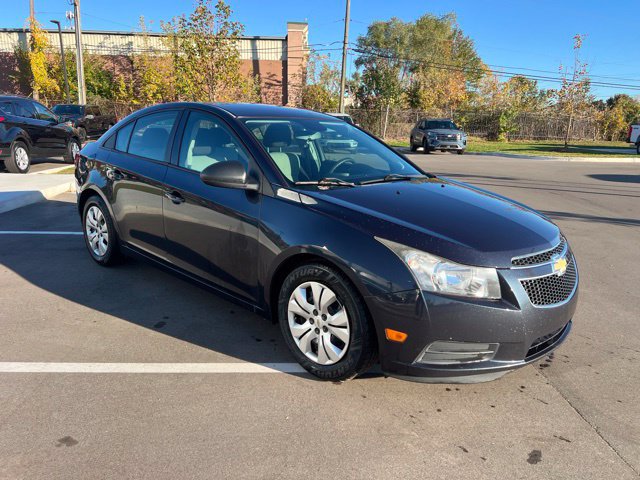 Used 2014 Chevrolet Cruze LS FWD image 3