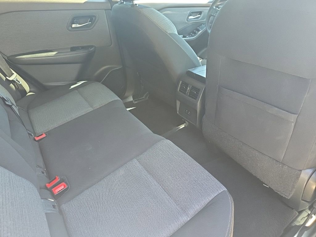 Used 2022 Nissan Rogue SV FWD image 17