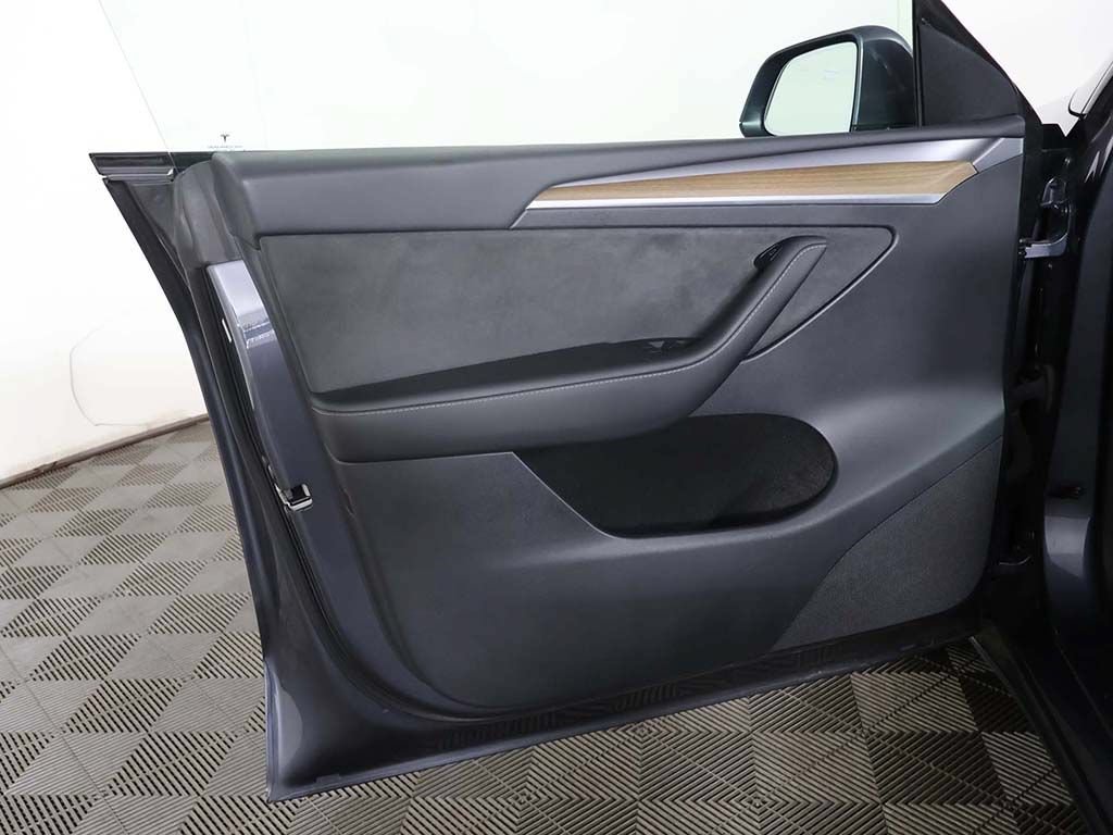 Used 2023 Tesla Model Y Long Range AWD/4WD image 26