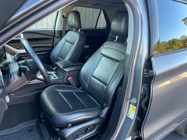 Used 2021 Ford Explorer XLT w/ Equipment Group 202A AWD/4WD image 22