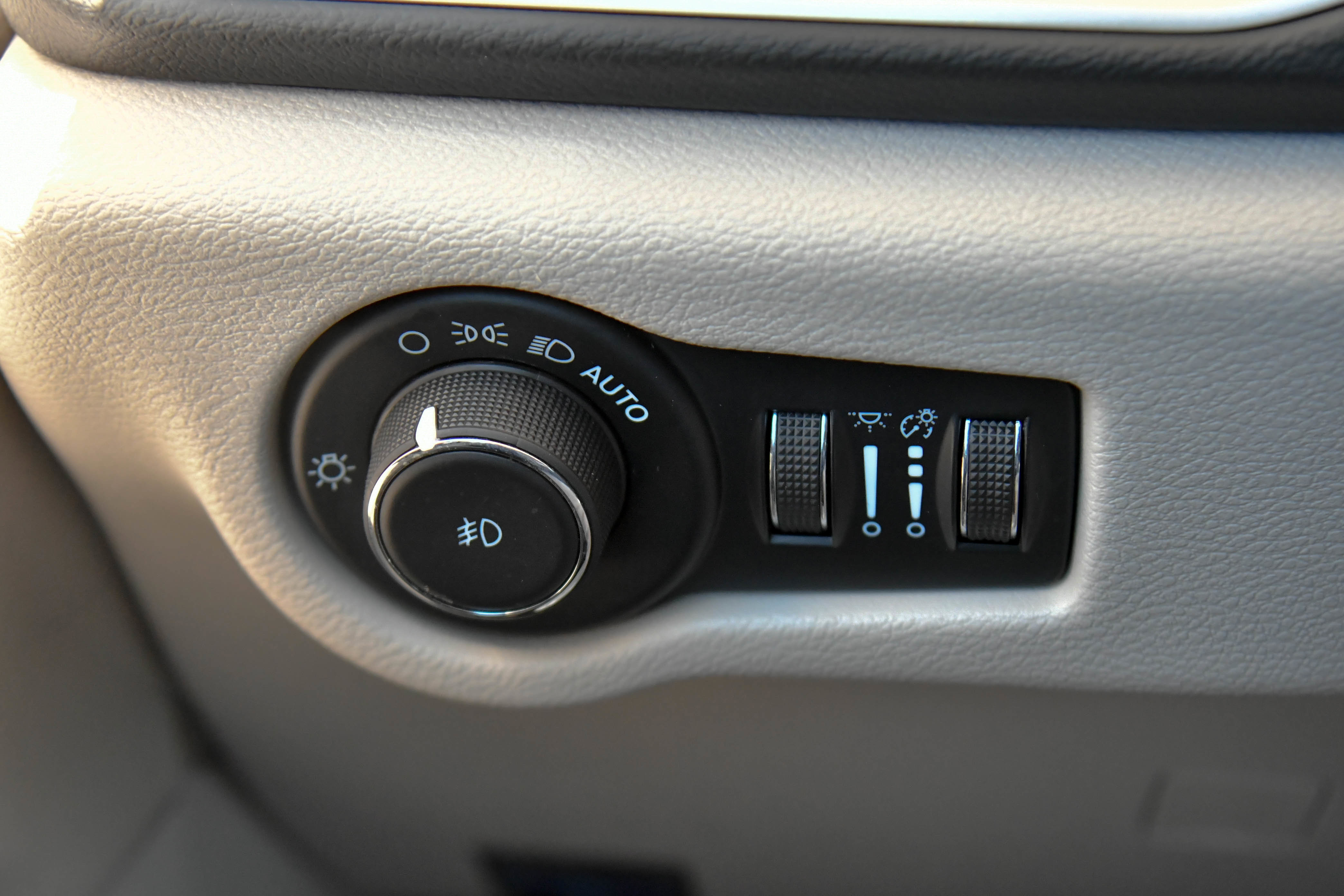 Used 2023 Chrysler Pacifica Touring-L FWD image 35
