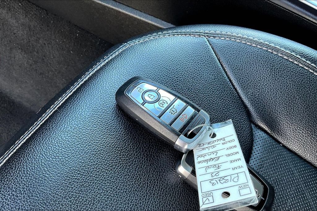Used 2023 Ford Explorer Limited AWD/4WD image 37