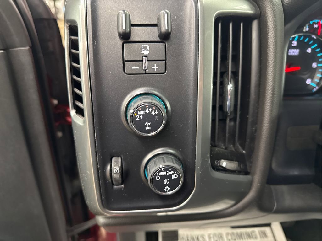 Used 2018 Chevrolet Silverado 1500 LT w/ All Star Edition image 33