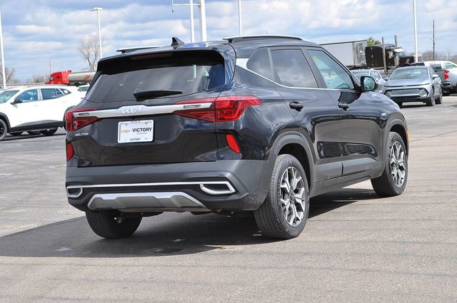 Used 2023 Kia Seltos EX image 3