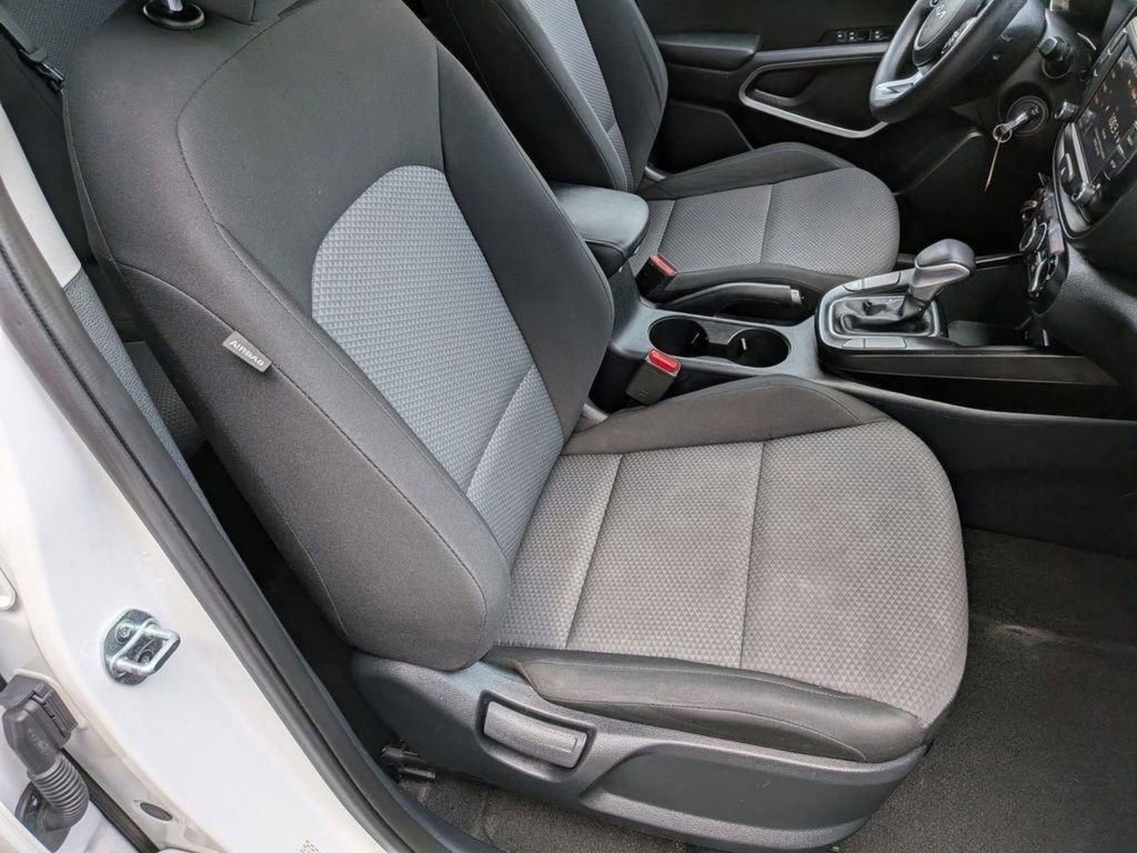 Used 2023 Kia Soul LX w/ LX Technology Package FWD image 24