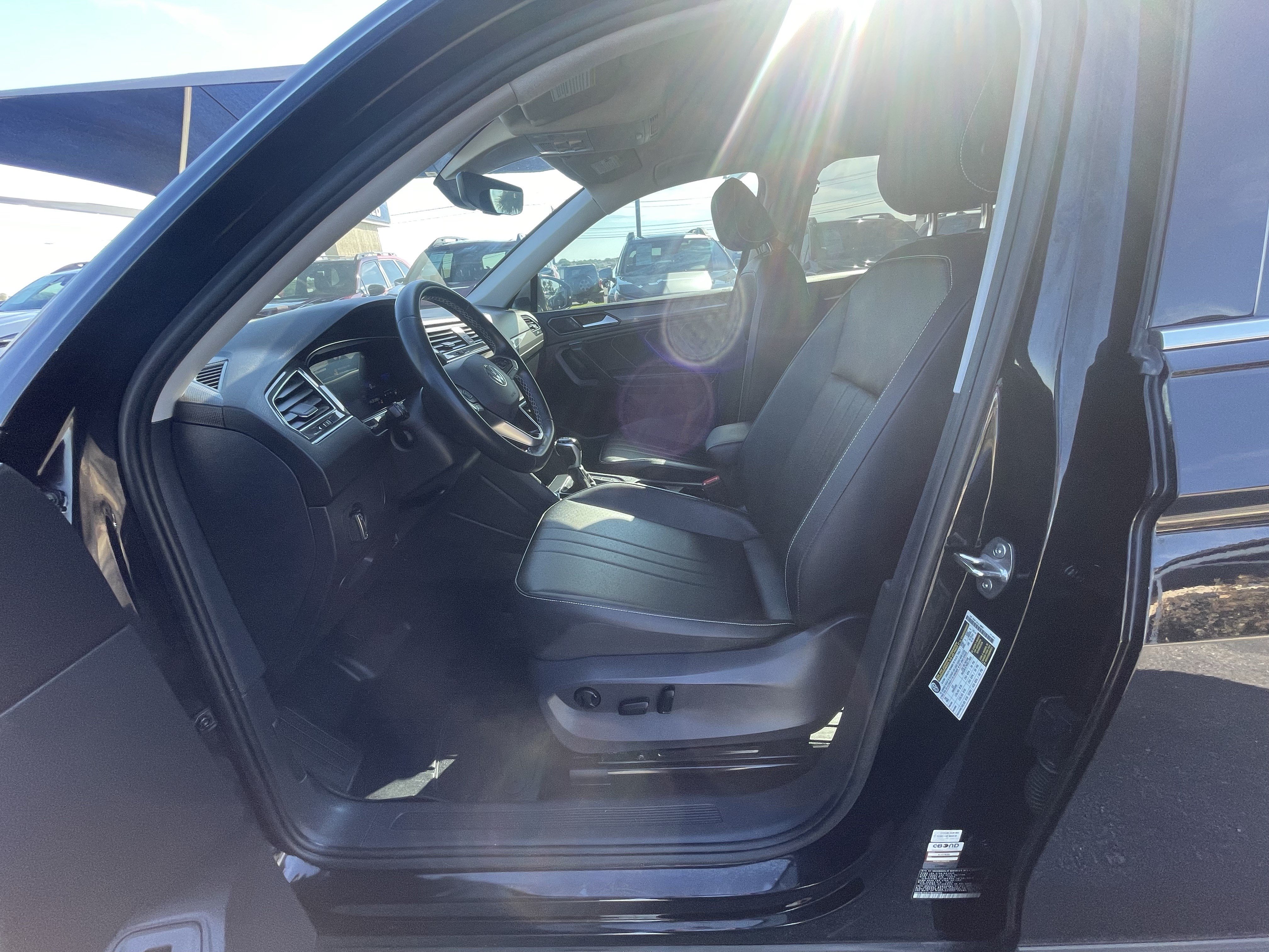 Used 2023 Volkswagen Tiguan SE FWD image 23