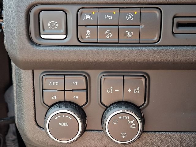 Used 2023 Chevrolet Tahoe Z71 w/ Luxury Package image 25