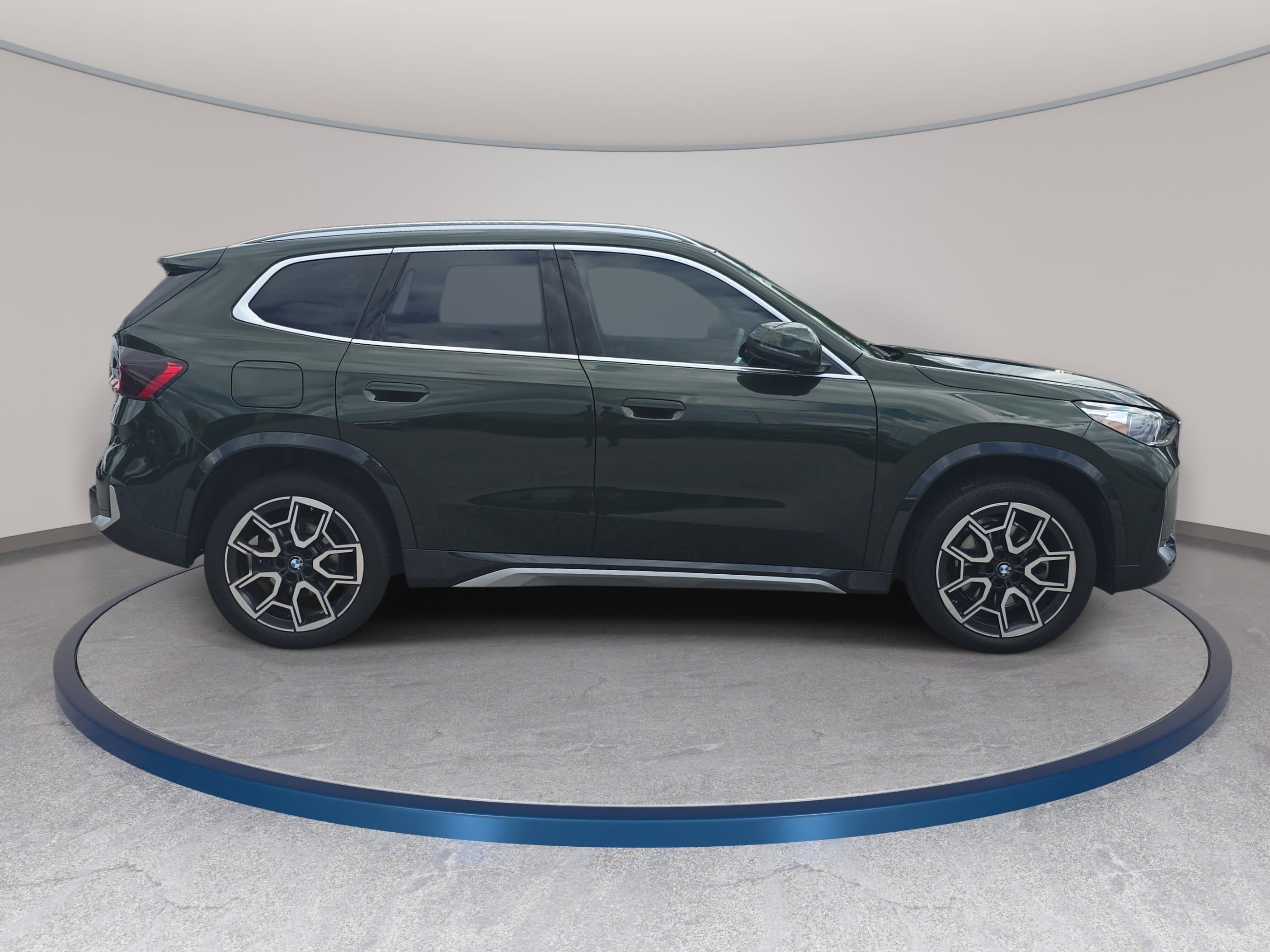 Used 2025 BMW X1 xDrive28i w/ Convenience Package AWD/4WD image 4
