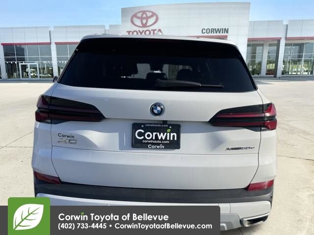 Used 2025 BMW X5 xDrive50e image 4