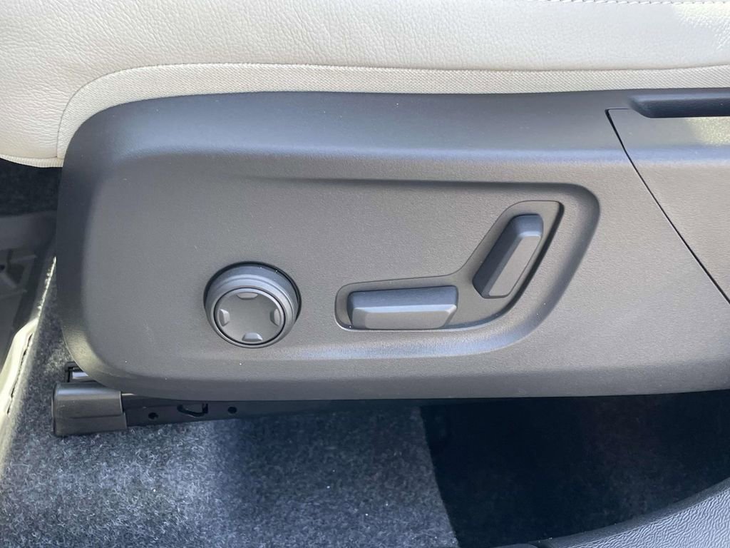 New 2026 Volvo XC40 B5 Plus w/ Protection Package Premier image 8