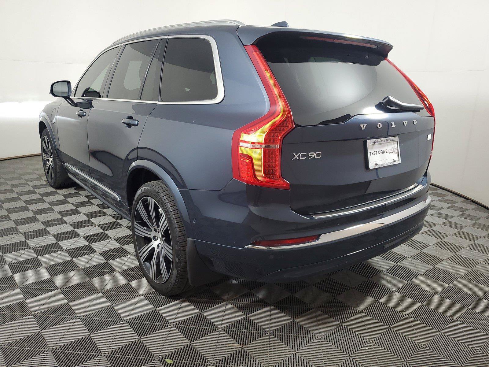 Certified 2024 Volvo XC90 T8 Plus w/ Protection Package AWD/4WD image 4