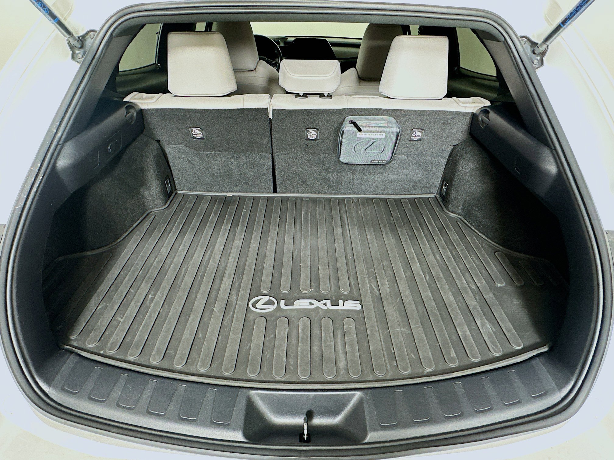 Used 2023 Lexus UX 250h FWD image 27