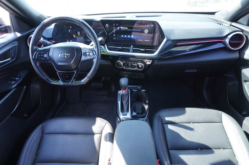 Used 2025 Chevrolet Trax RS w/ Sunroof Package FWD image 11