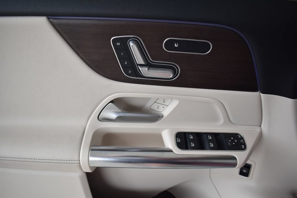 Used 2021 Mercedes-Benz GLA 250 4MATIC w/ Premium Package image 20