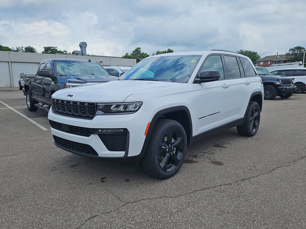 New 2026 Jeep Grand Cherokee Limited w/ Limited Altitude Package AWD/4WD image 2