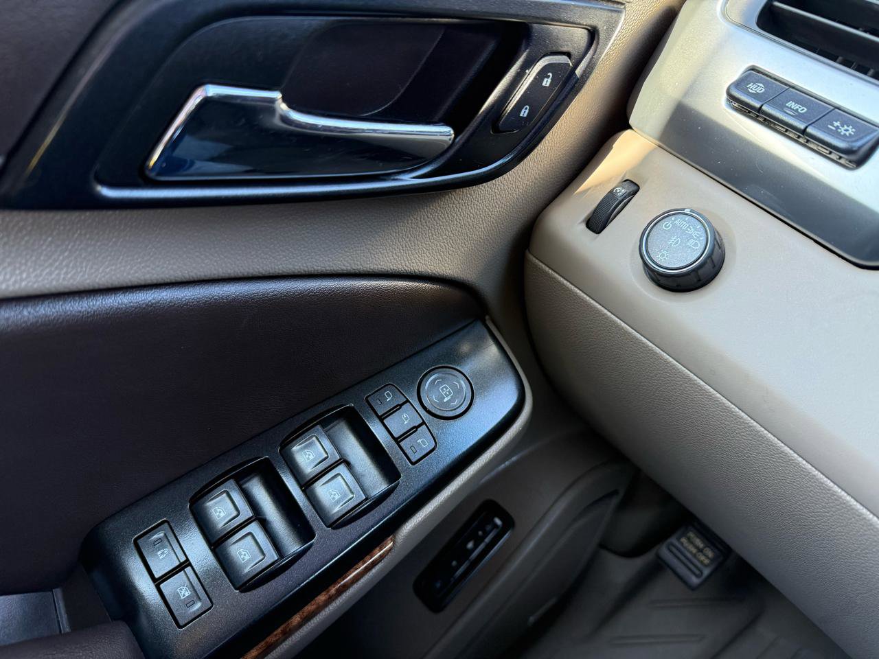 Used 2019 Chevrolet Suburban Premier image 31