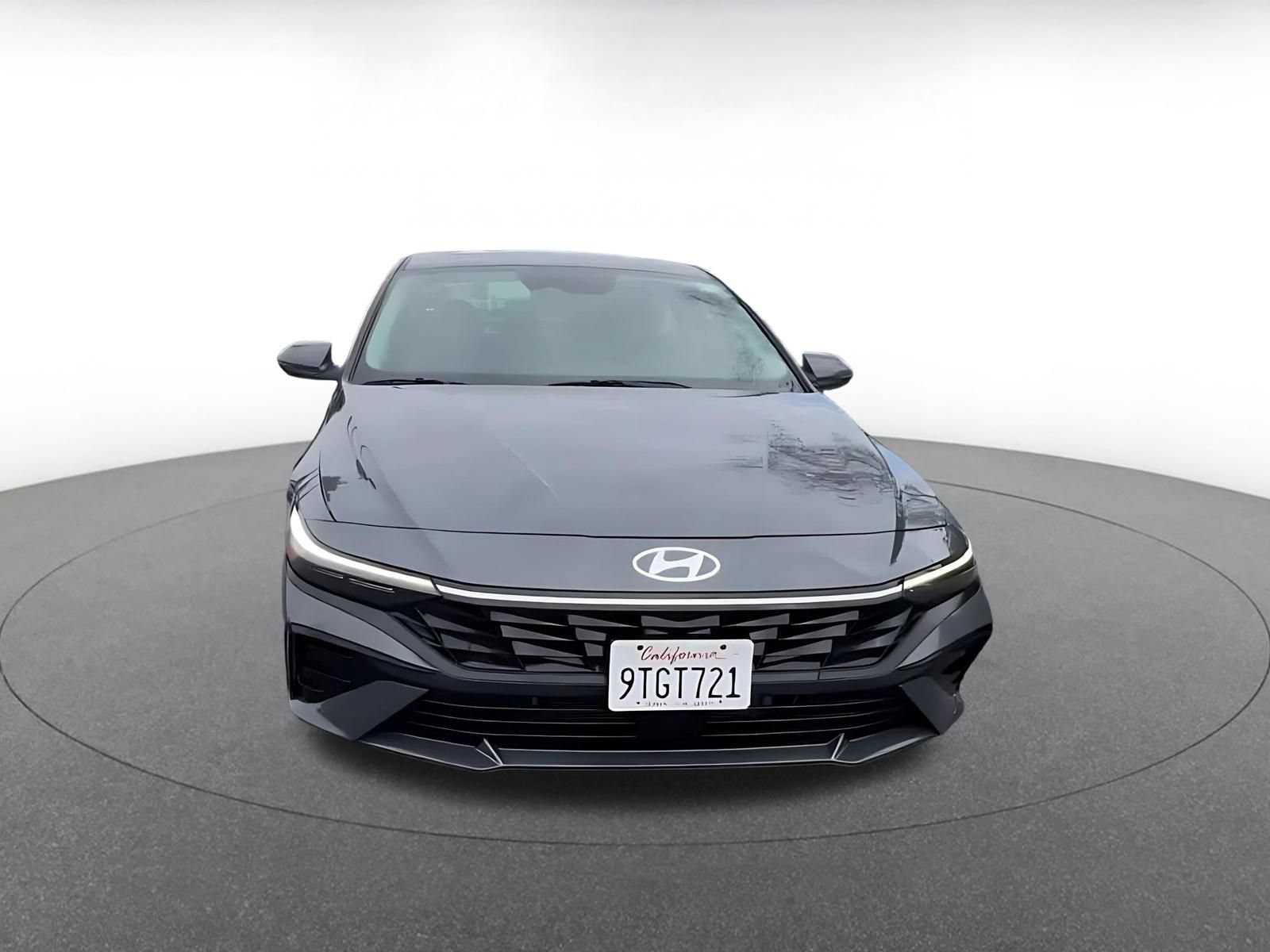Used 2025 Hyundai Elantra Limited FWD image 4