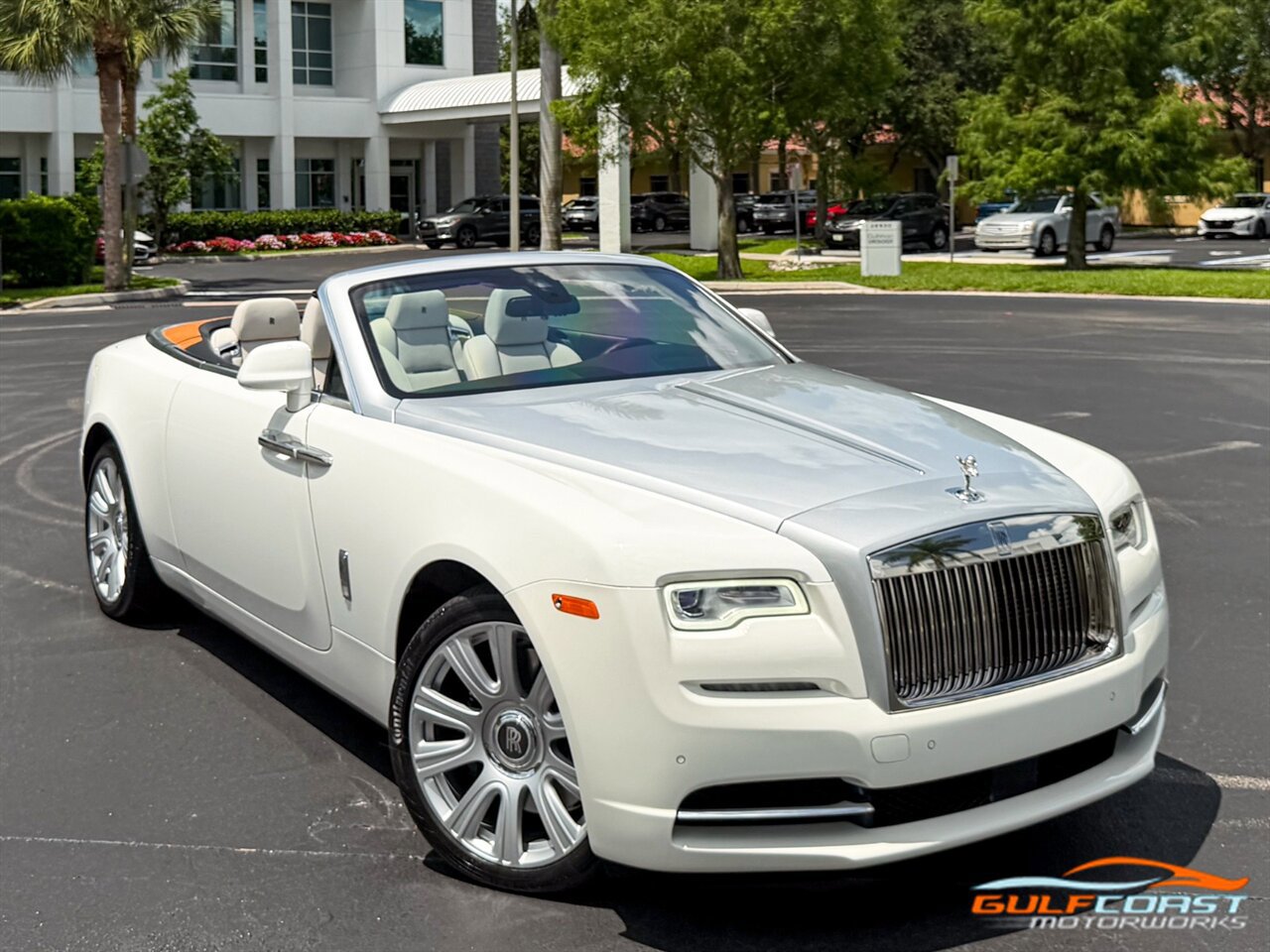 Used 2017 Rolls-Royce Dawn RWD image 71