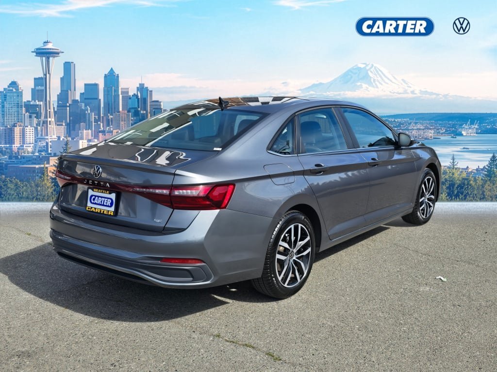 Used 2025 Volkswagen Jetta SE FWD image 3