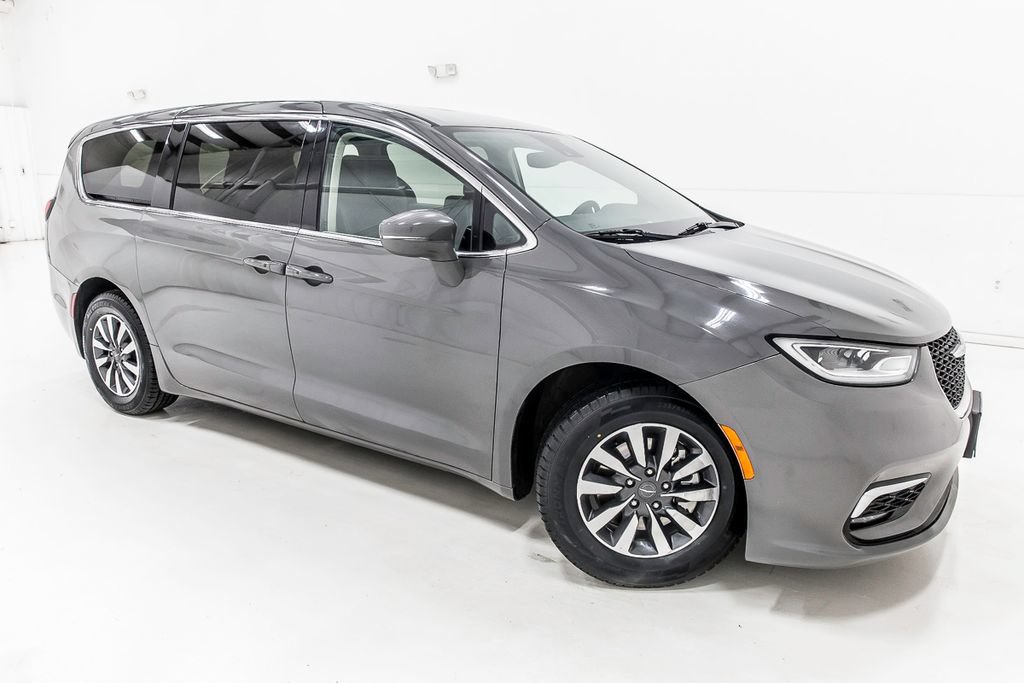 Used 2022 Chrysler Pacifica Touring-L FWD image 7