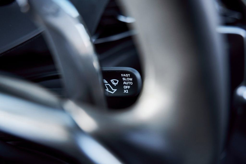 Used 2025 McLaren Artura Spider RWD image 59