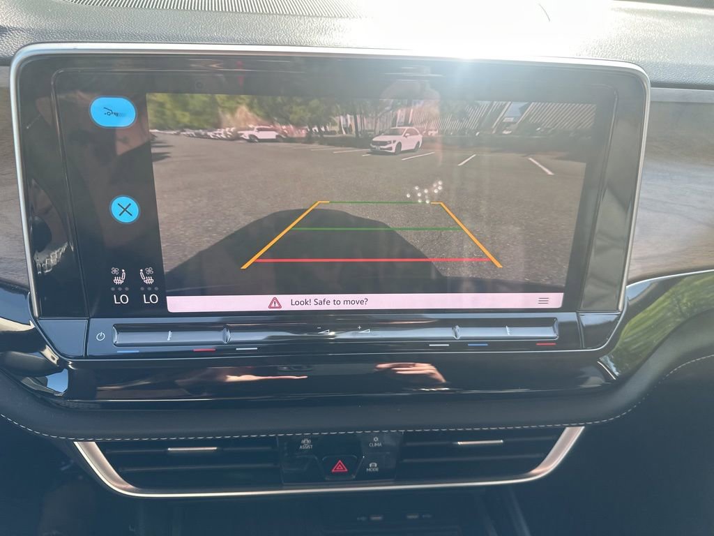 Used 2025 Volkswagen Atlas SE image 28