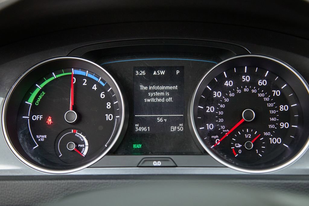 Used 2015 Volkswagen e-Golf Limited Edition image 32