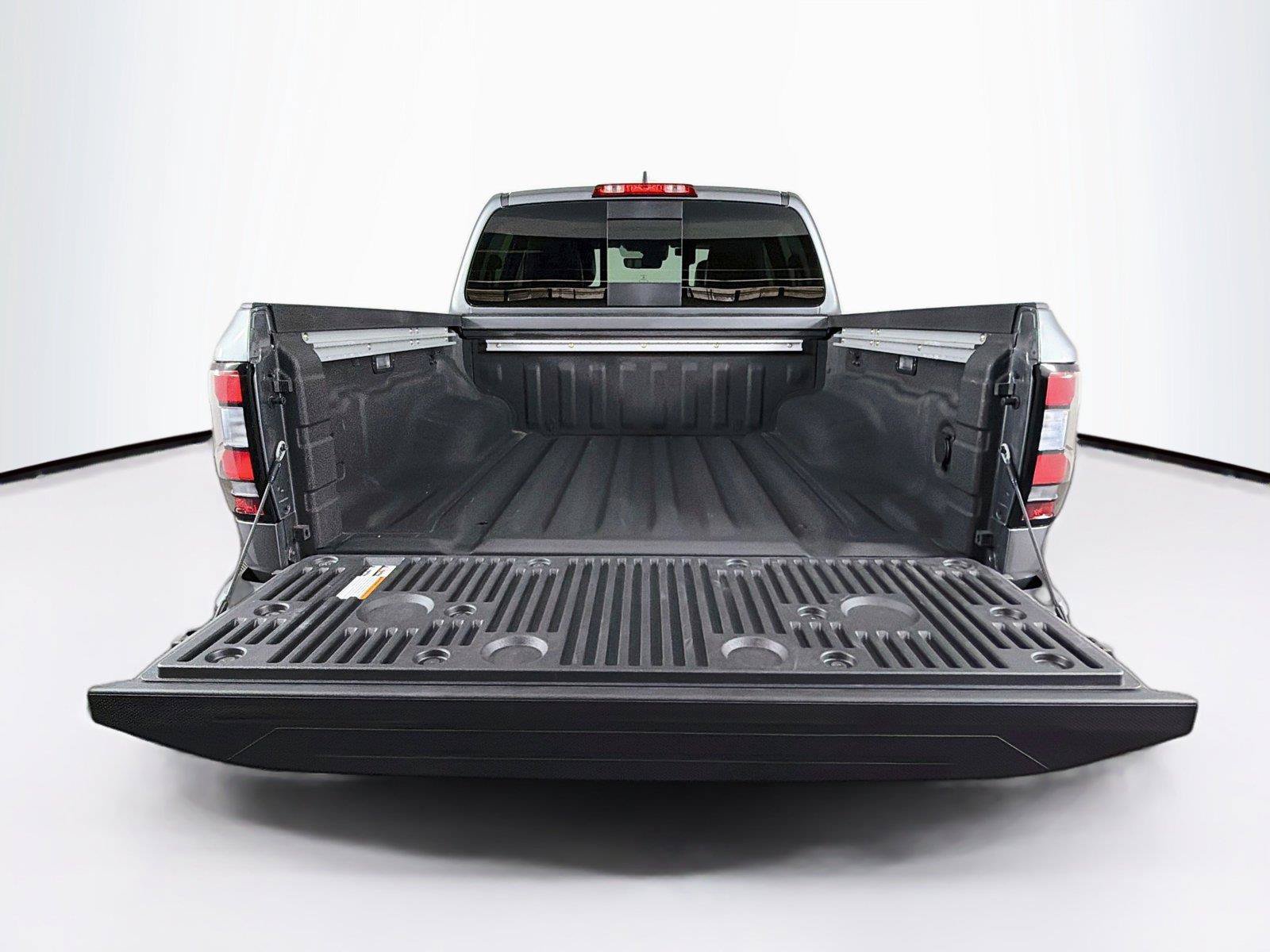 Used 2025 Nissan Frontier SL AWD/4WD image 14