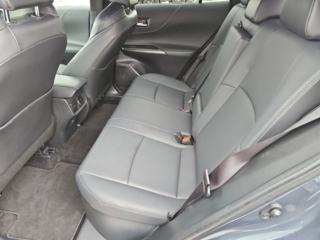 Used 2023 Toyota Venza XLE image 16