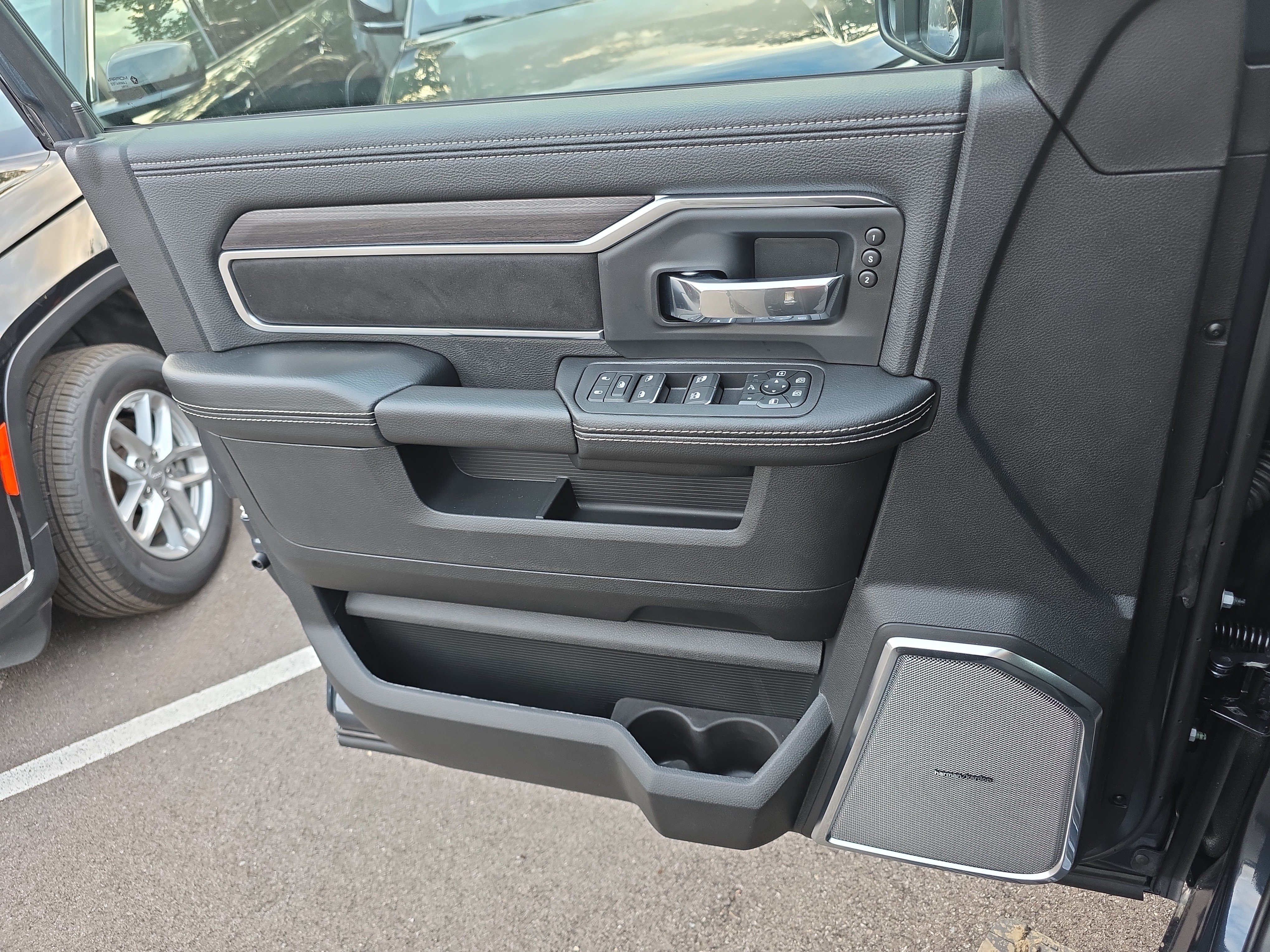 New 2027 RAM 2500 Laramie AWD/4WD image 16