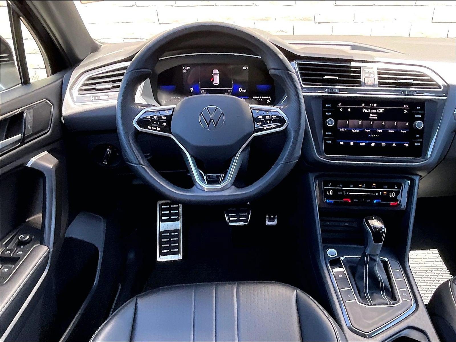 Certified 2023 Volkswagen Tiguan SE R-Line FWD image 4