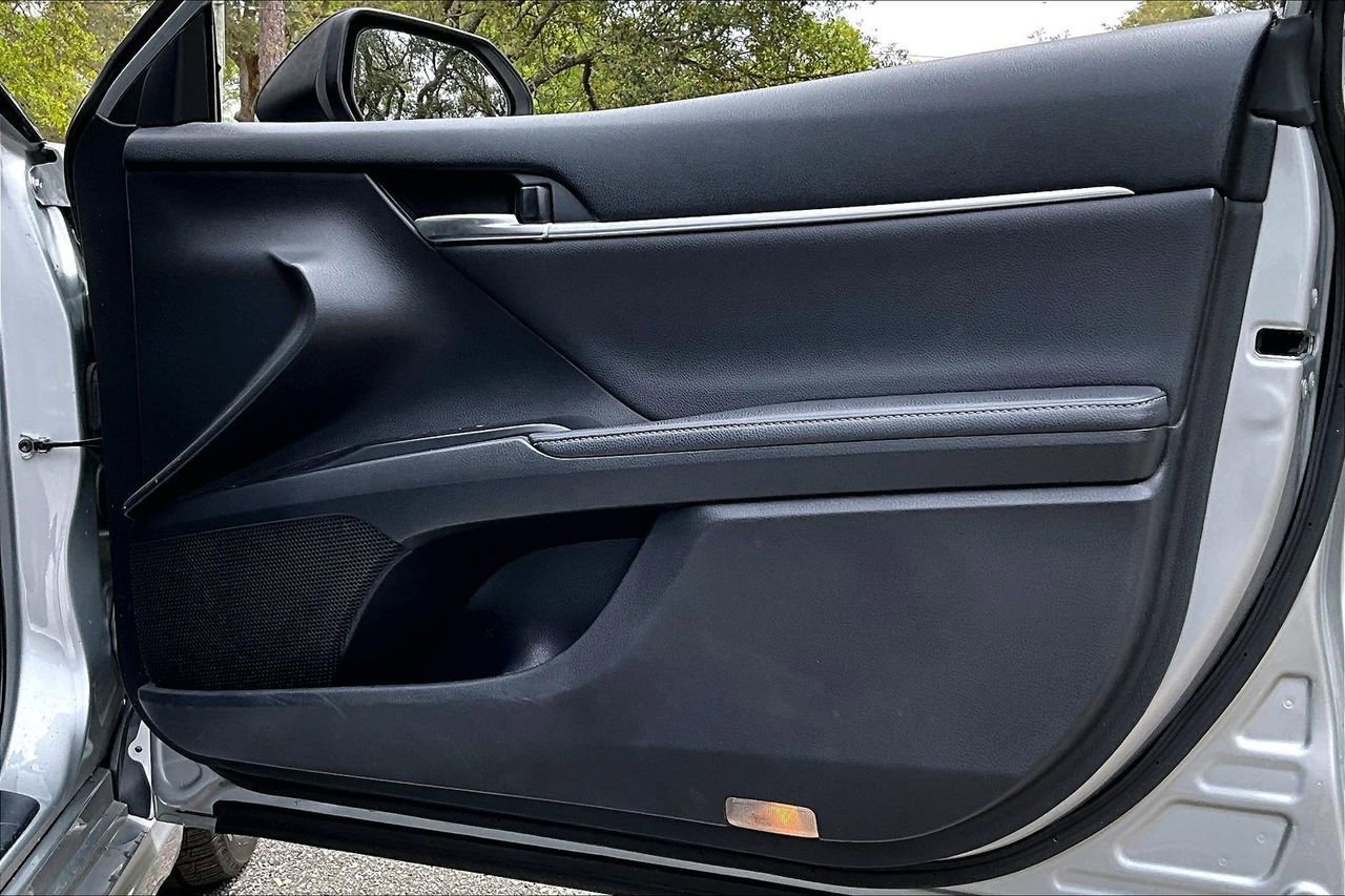 Used 2020 Toyota Camry XSE image 28