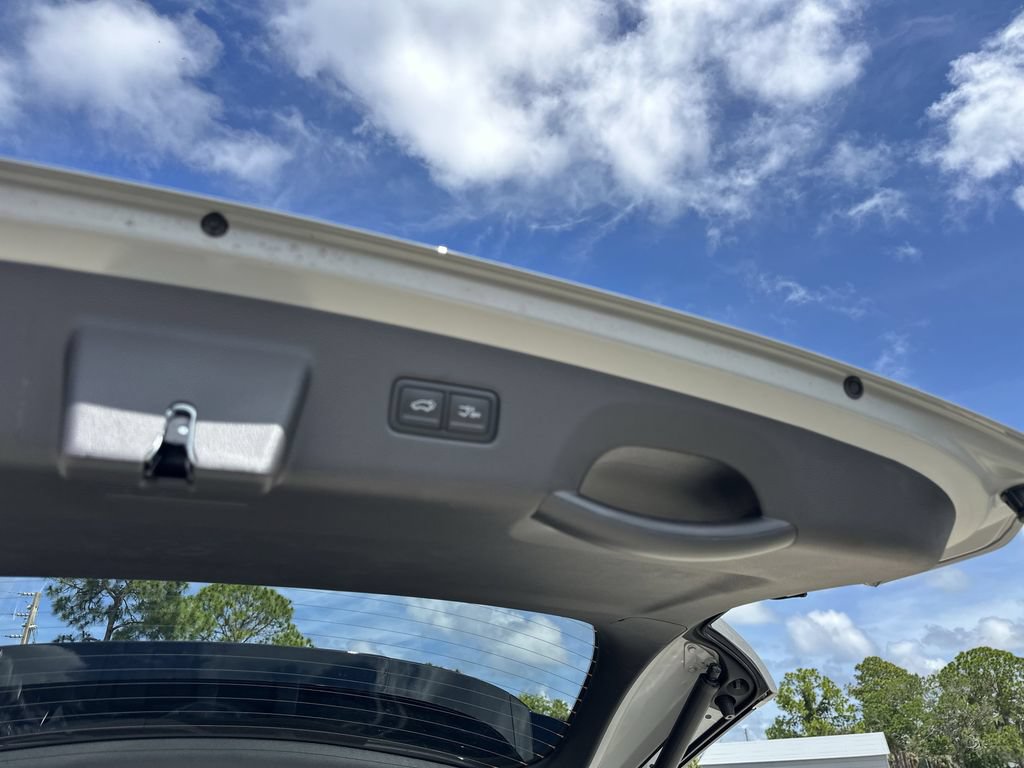 New 2026 Kia Carnival EX FWD image 8