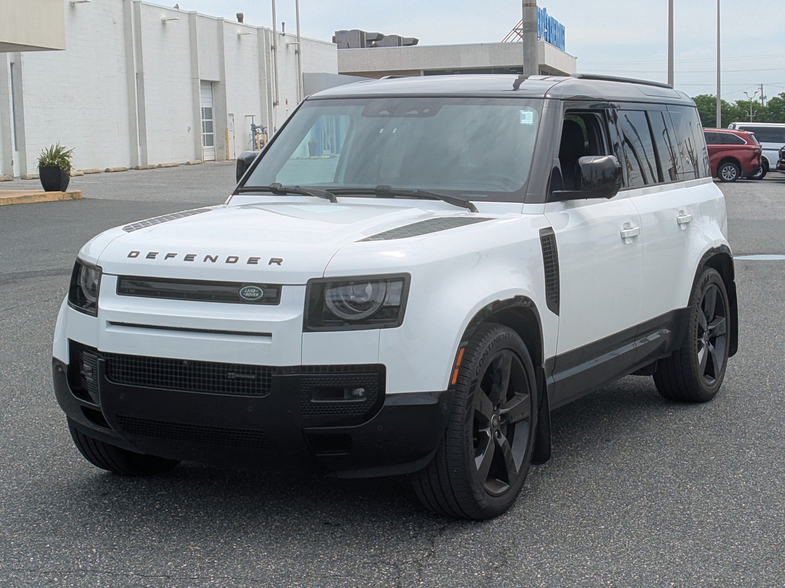 Used 2022 Land Rover Defender 110 X-Dynamic SE AWD/4WD image 4