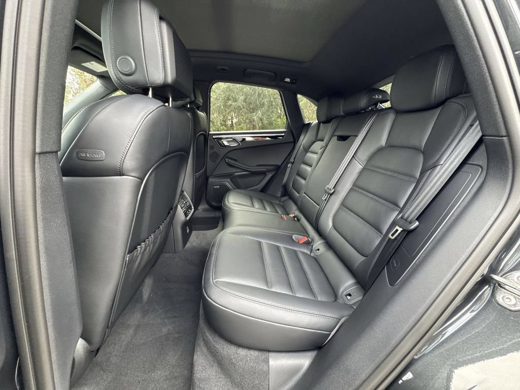 Certified 2026 Porsche Macan AWD/4WD image 19