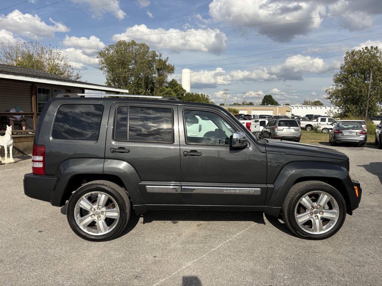 Used 2011 Jeep Liberty Sport AWD/4WD image 2