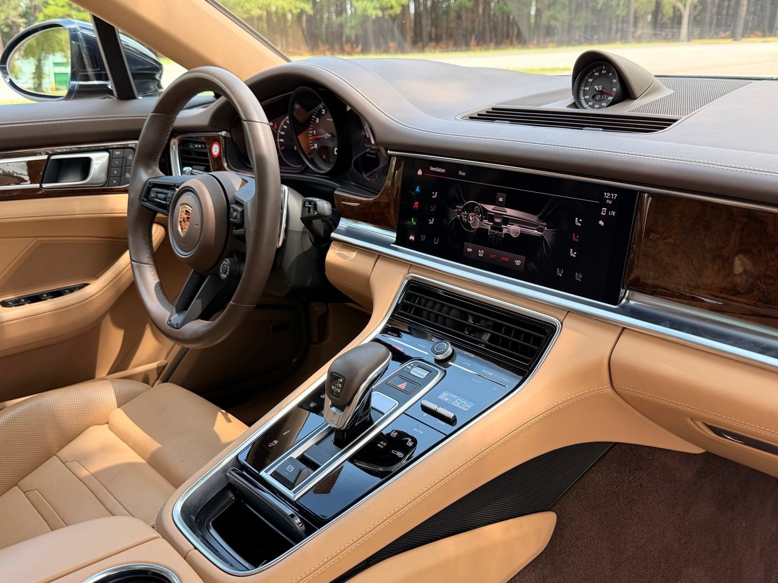 Used 2023 Porsche Panamera 4 Platinum Edition AWD/4WD image 20