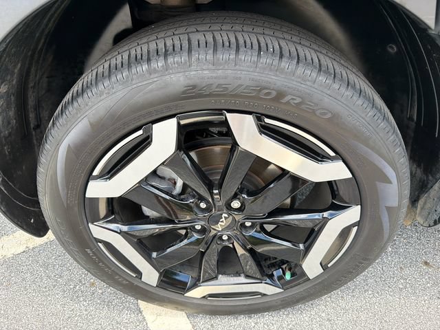 Used 2025 Kia Telluride EX w/ EX Captain's Chair Package FWD image 17