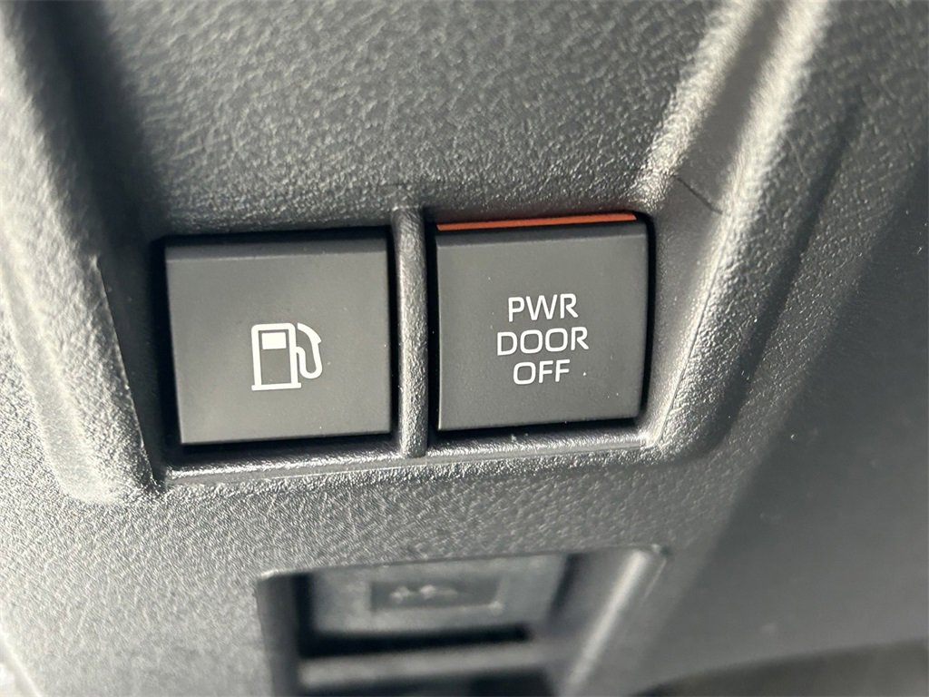 Used 2026 Toyota Sienna Limited image 31