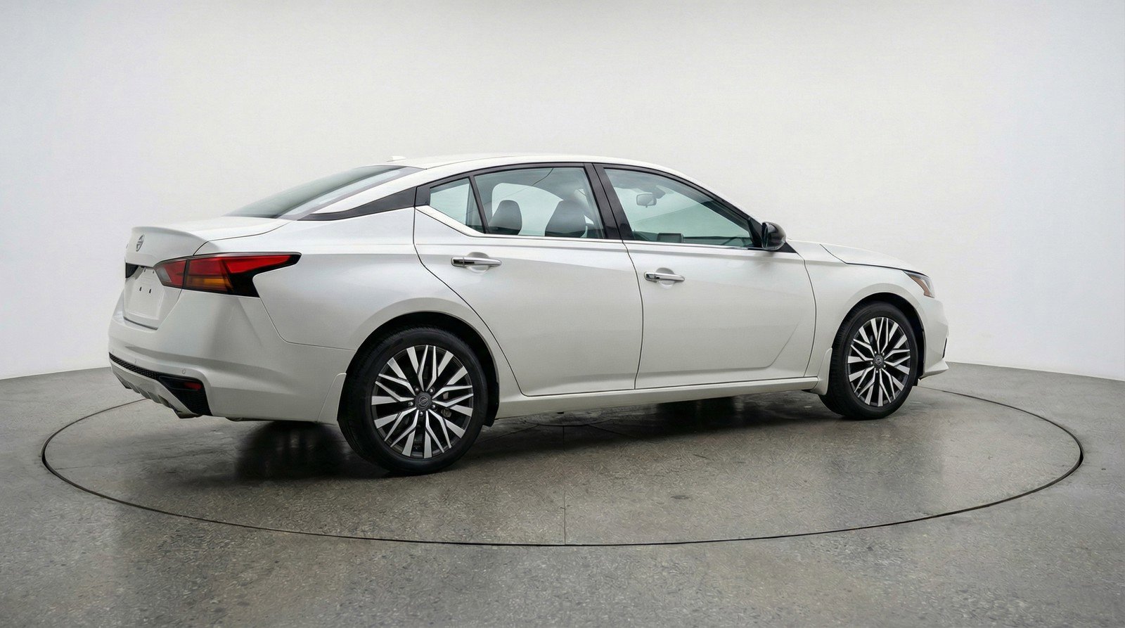 Used 2025 Nissan Altima 2.5 SV image 9