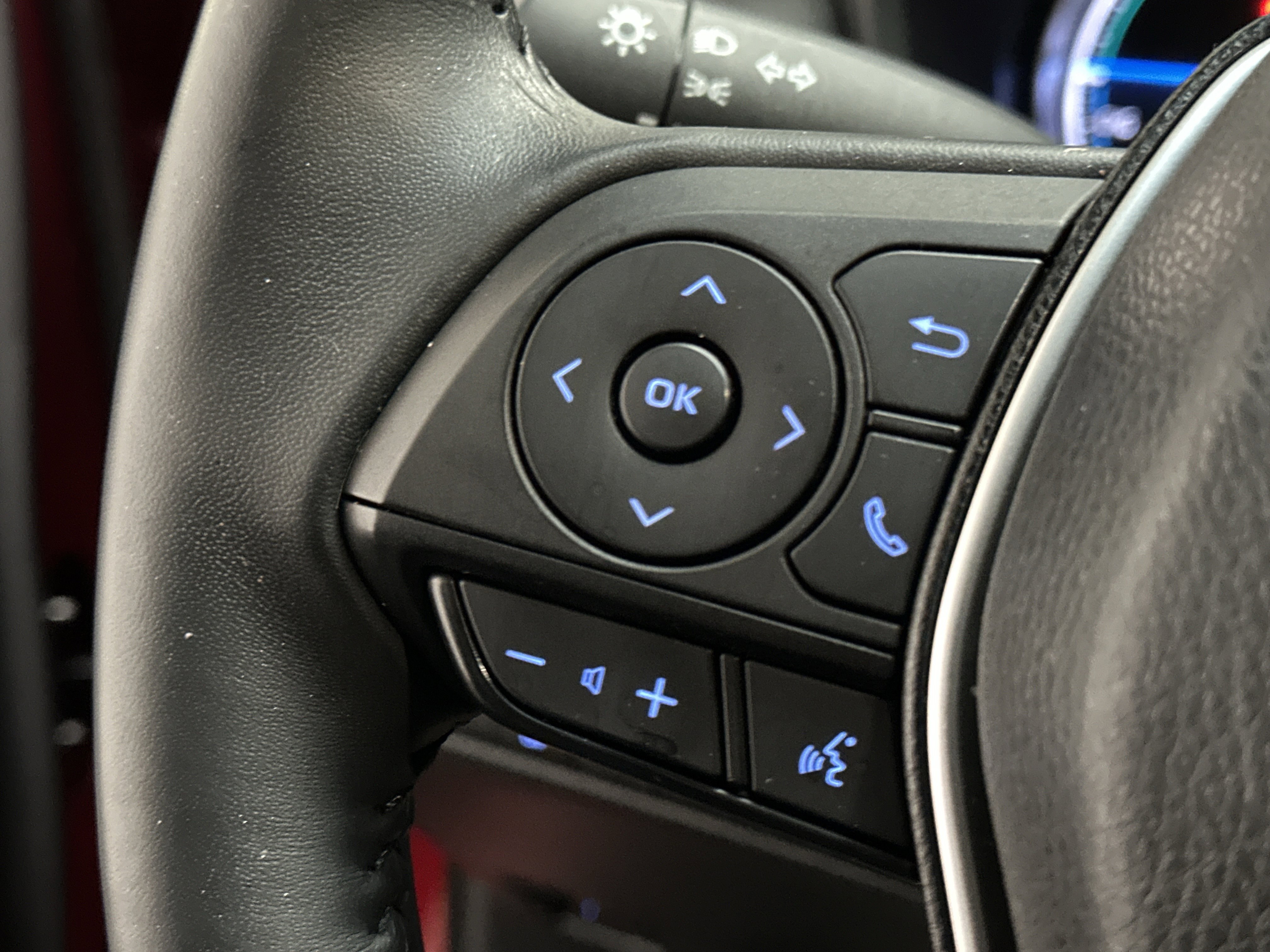 Used 2022 Toyota Venza LE image 27