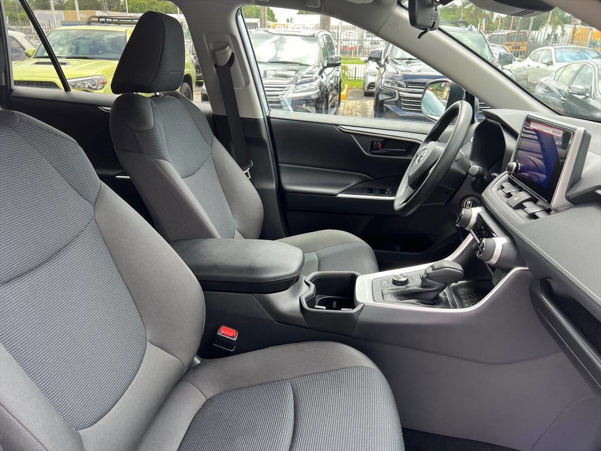 Used 2024 Toyota RAV4 LE image 8