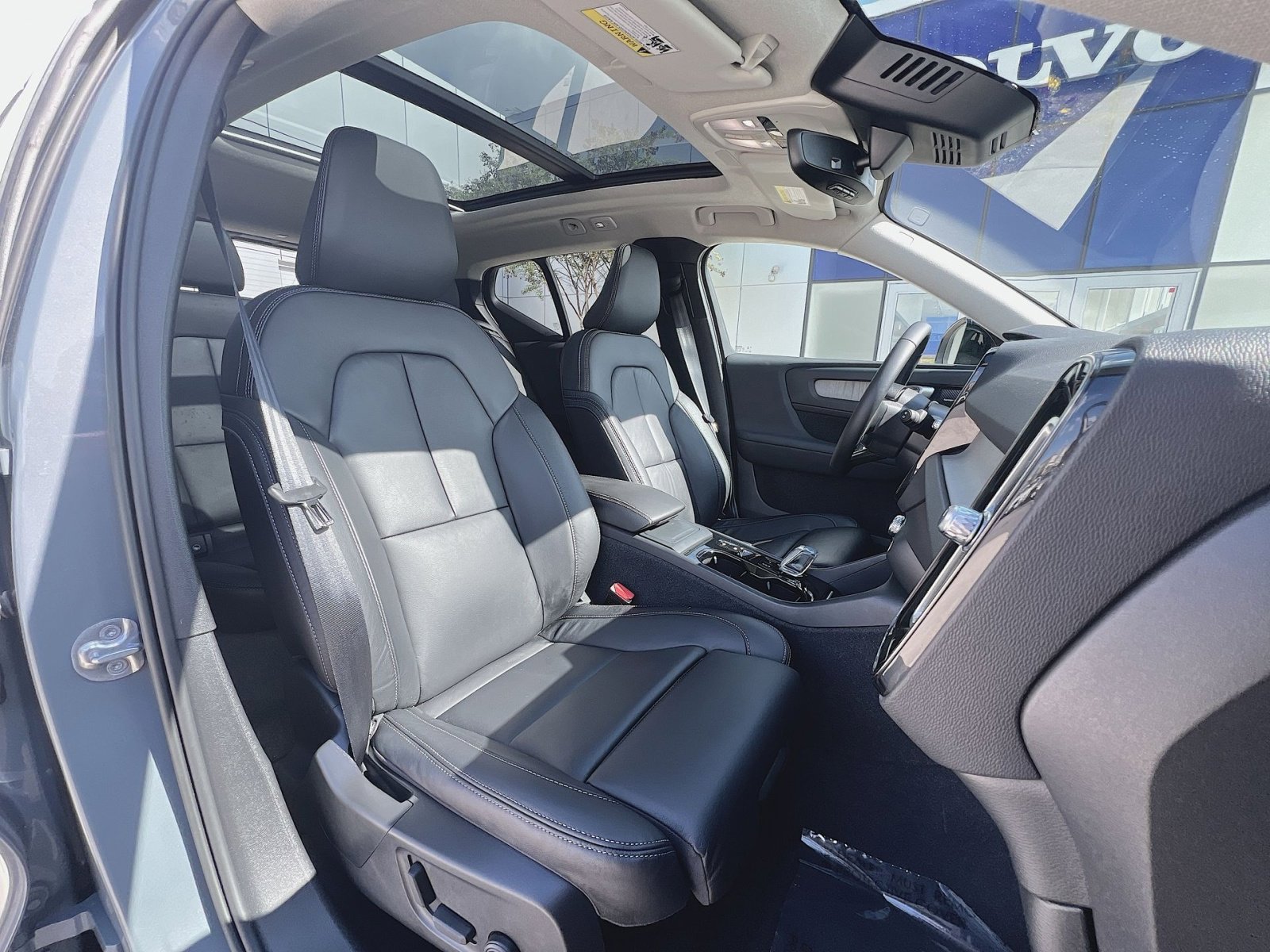 Certified 2023 Volvo XC40 B5 Plus w/ Climate Package image 24