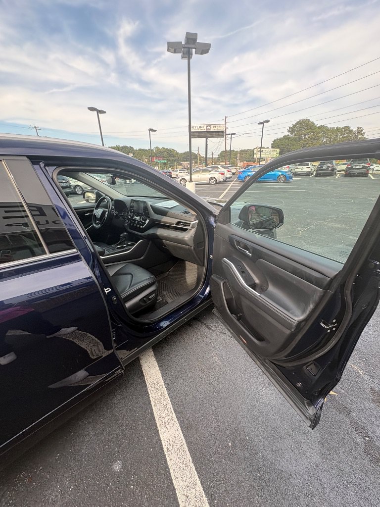 Used 2022 Toyota Highlander XLE AWD/4WD image 27